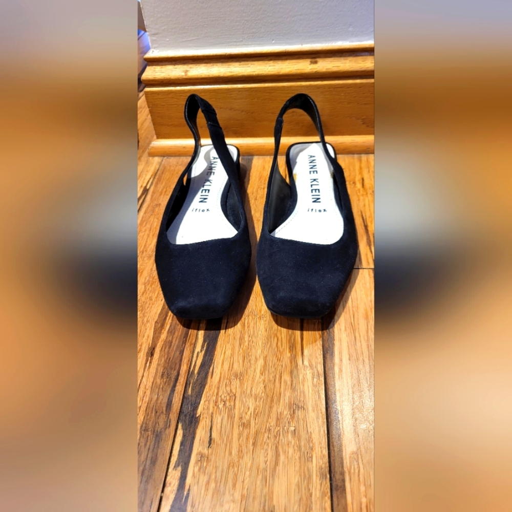 Anne Klein slip on shoes. Size 8.